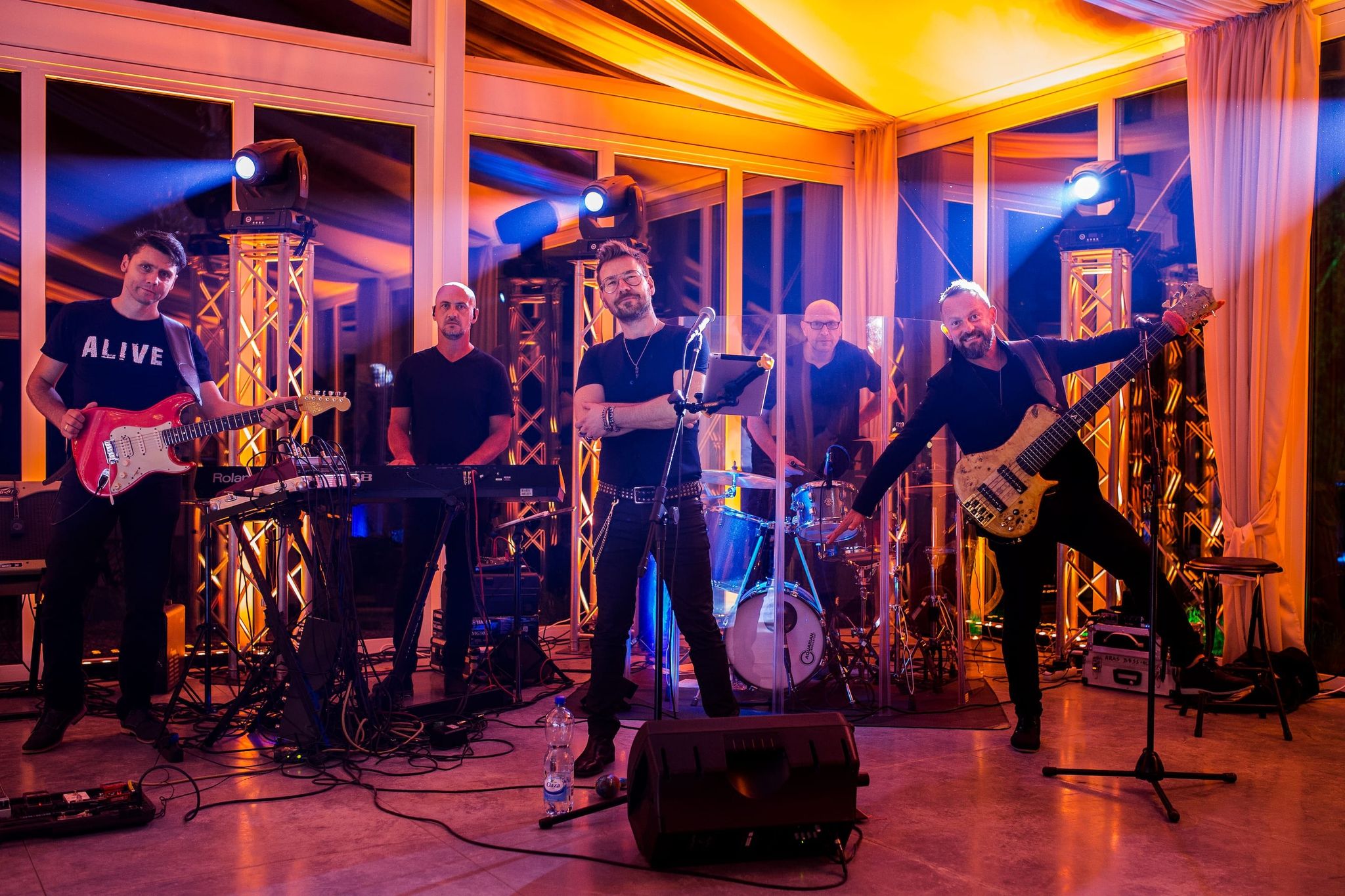 coverband-alive-image-6.jpeg