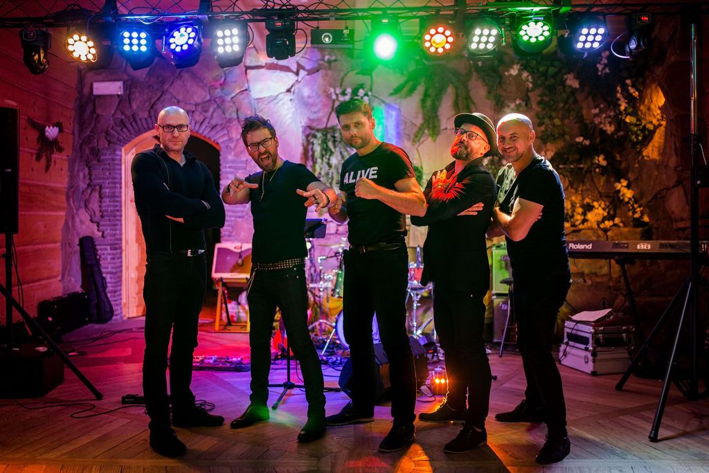 coverband-alive-image-8.jpeg